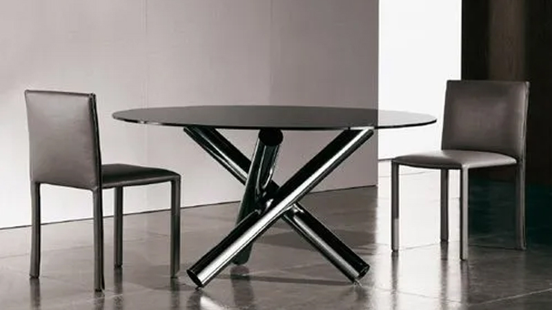 What are the reasons why metal furniture has gained market recognition？